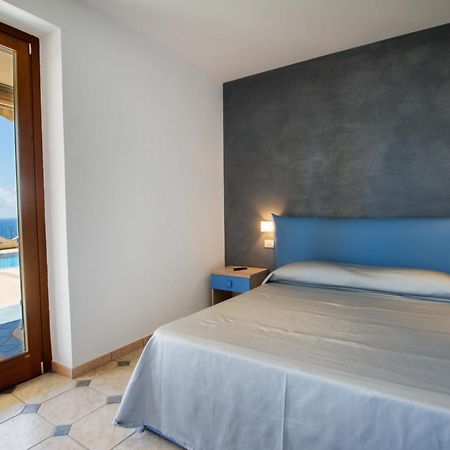 La Suite Del Faro Di Botis Valeria Scalea Oda fotoğraf