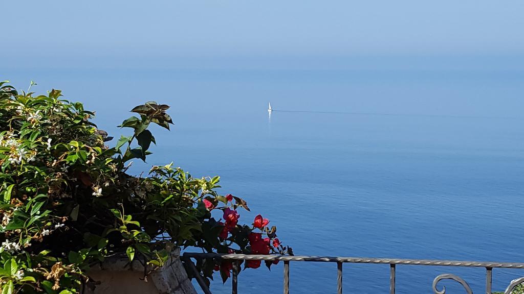 La Suite Del Faro Di Botis Valeria Scalea Dış mekan fotoğraf